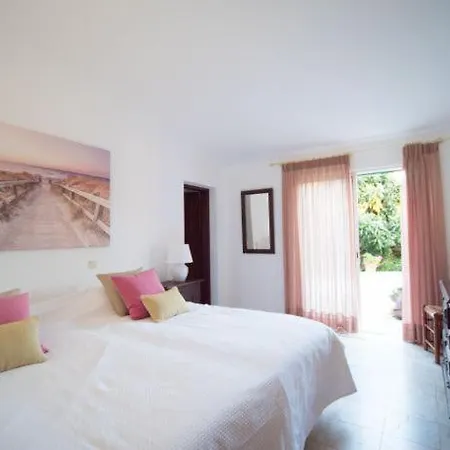 Sleeps 6 Pool Air Con Wifi