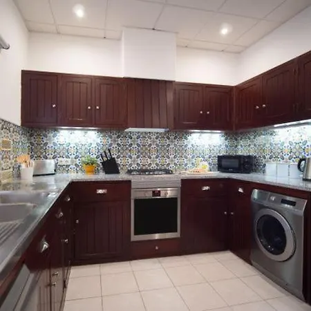 Sleeps 6 Pool Air Con Wifi *