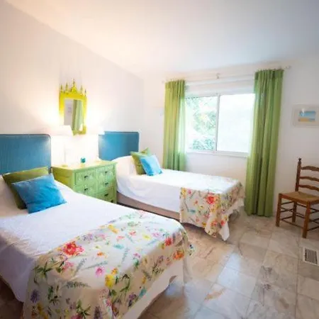 Sleeps 6 Pool Air Con Wifi *